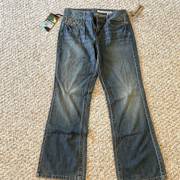 Brand New pair of DKNY SOHO JEAN.  See pic of tag.  Price tags still on. - Picture 1 of 5